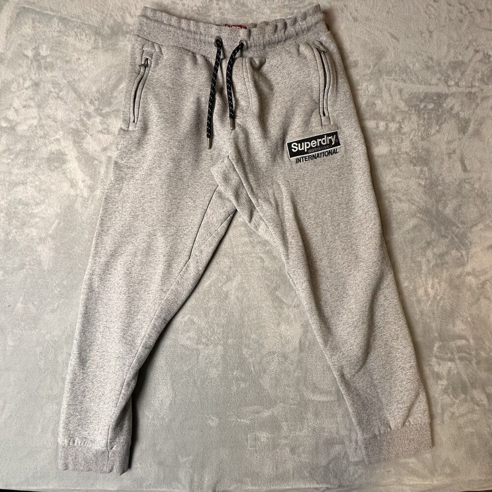 Superdry Men’s XL Grey Jogger Sweatpants Drawstring Red Label Logo Hit M70150AT